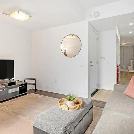 Suite In The Heart Of Downtown Toronto Extérieur photo