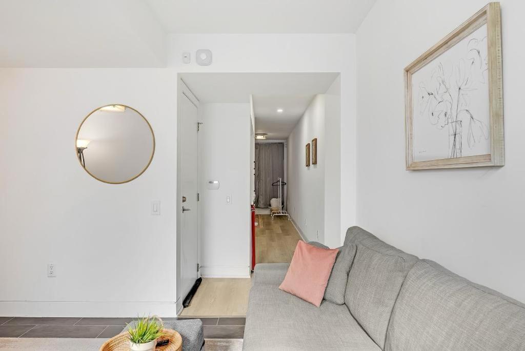 Suite In The Heart Of Downtown Toronto Extérieur photo