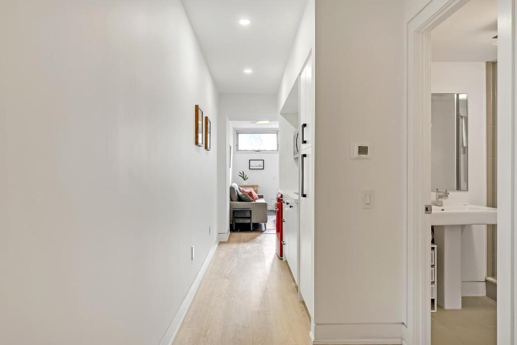 Suite In The Heart Of Downtown Toronto Extérieur photo